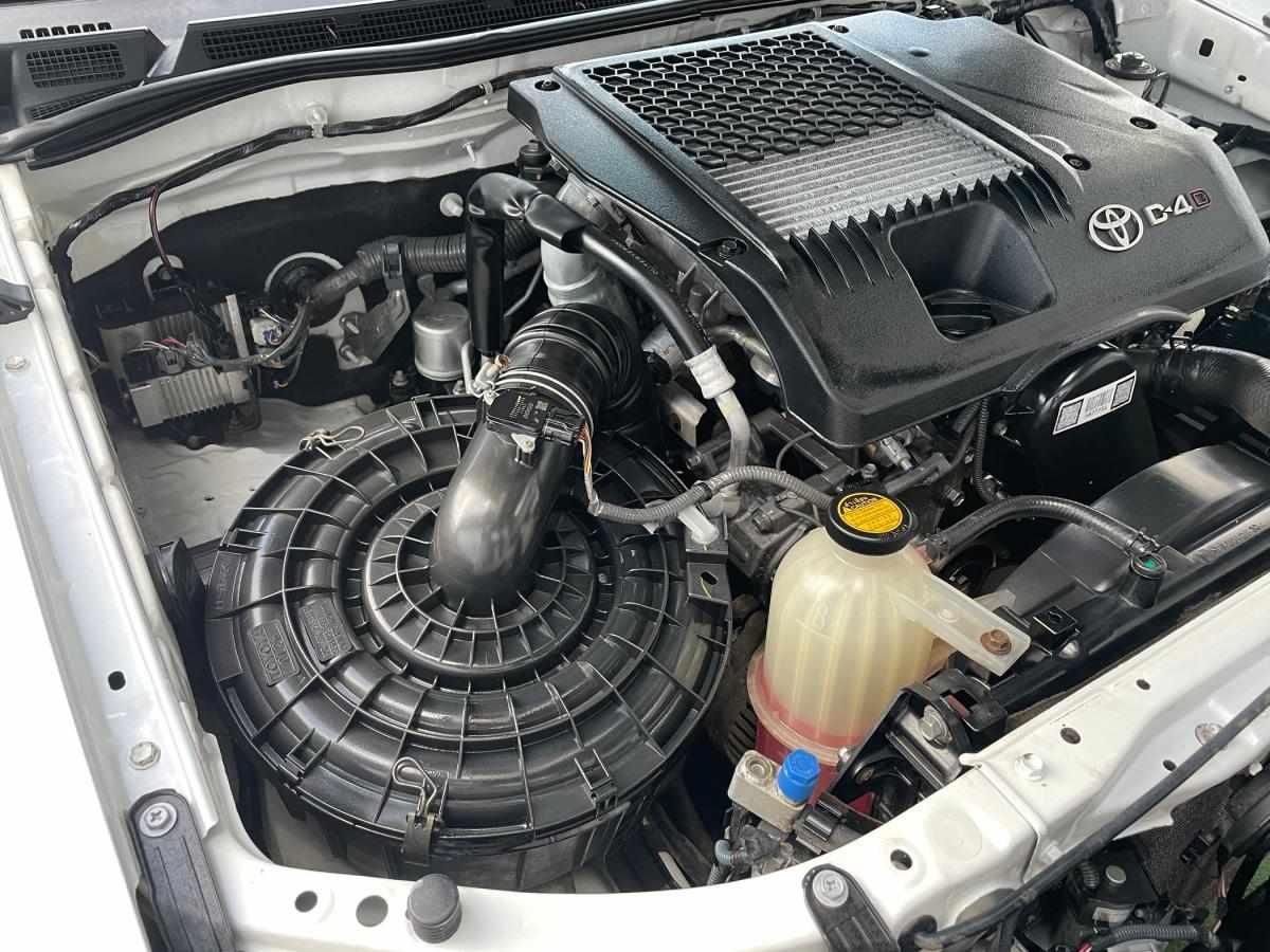 toyota-hilux-2012-diesel-2494cc