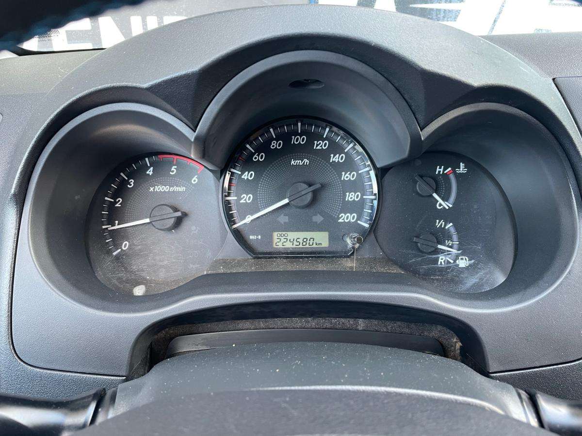 toyota-hilux-2012-diesel-2494cc