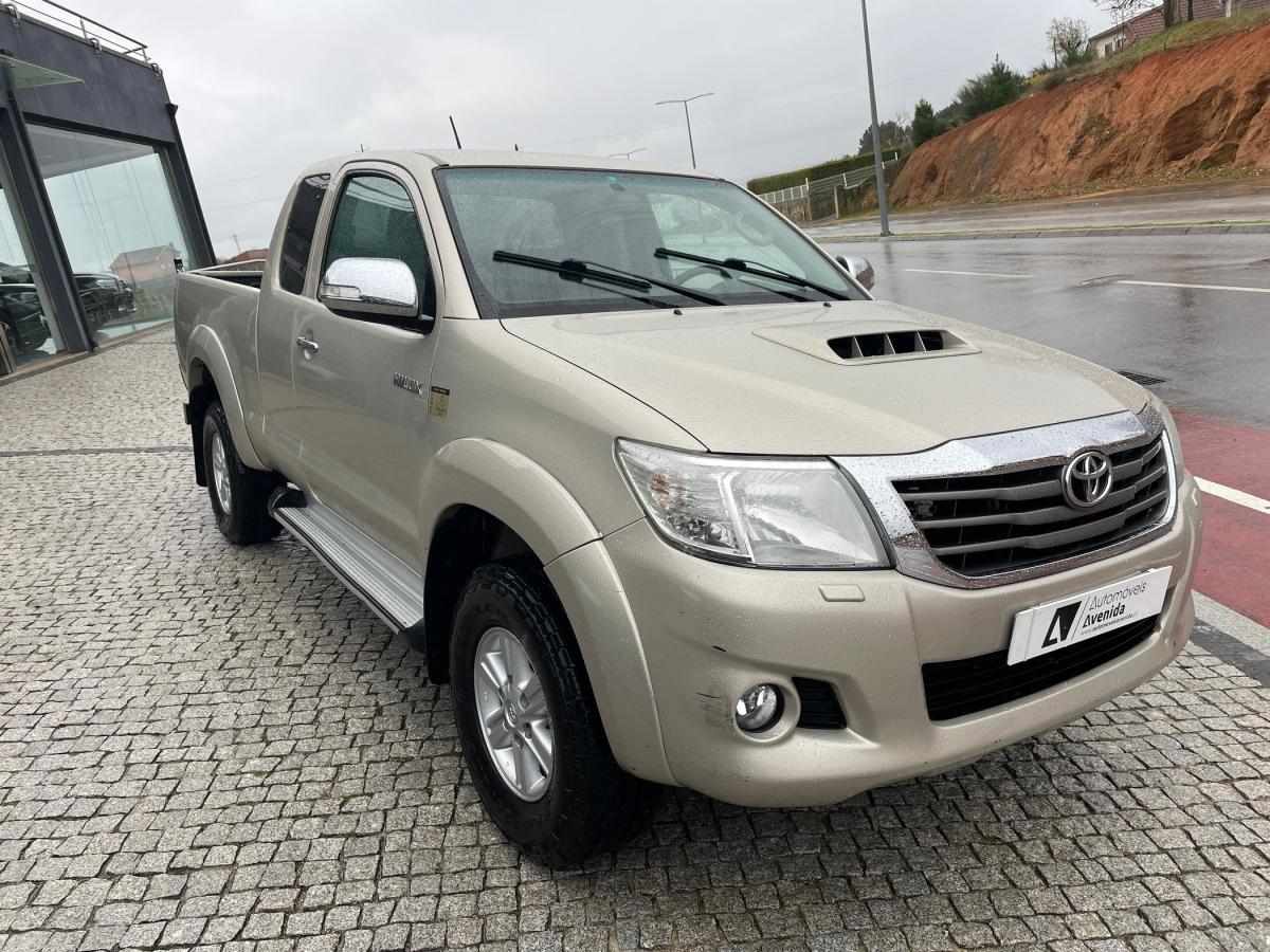 toyota-hilux-2013-diesel-2494cc