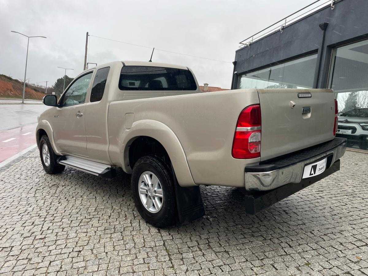 toyota-hilux-2013-diesel-2494cc
