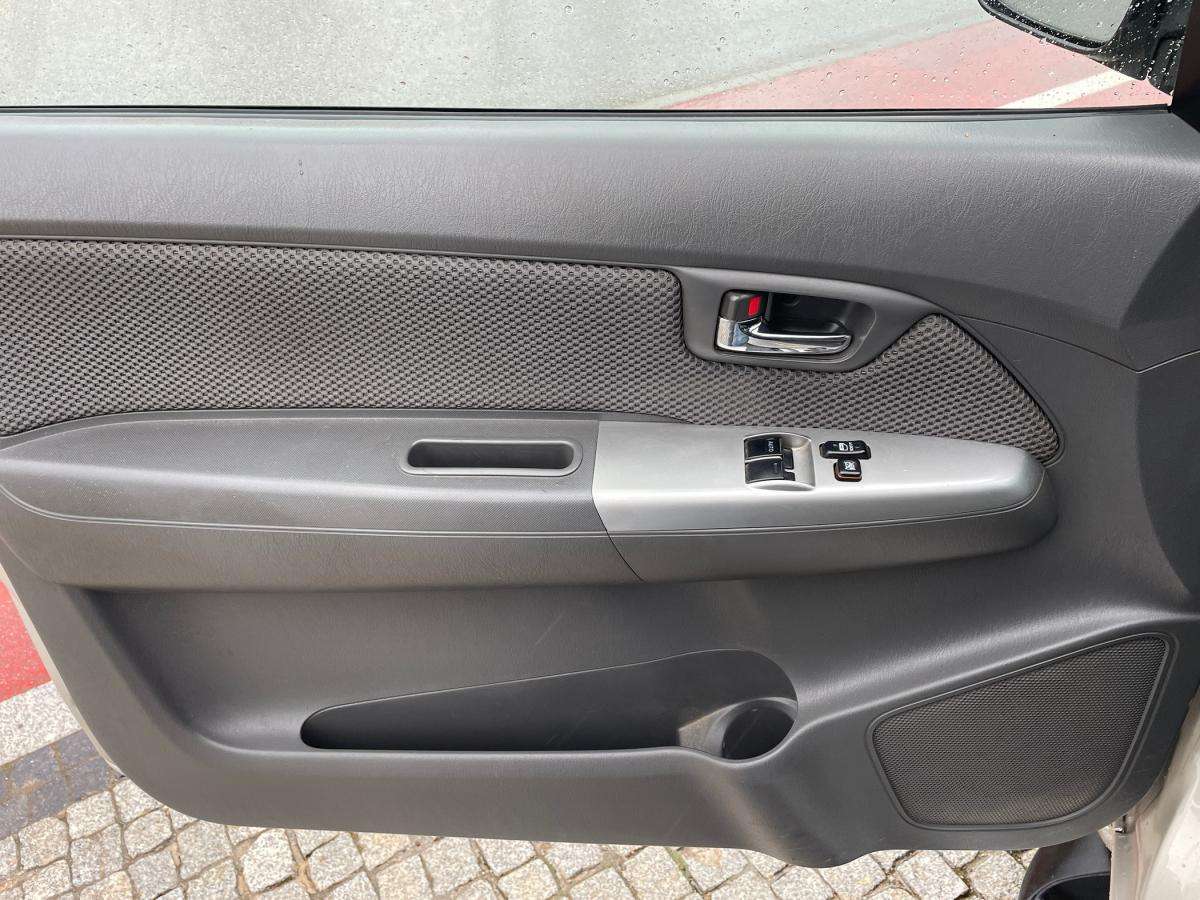 toyota-hilux-2013-diesel-2494cc