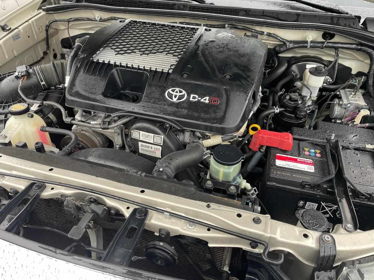 toyota-hilux-2013-diesel-2494cc