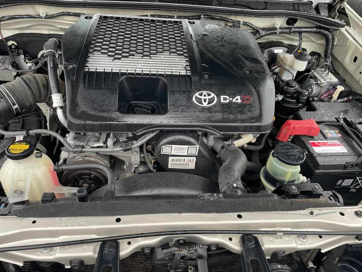 toyota-hilux-2013-diesel-2494cc