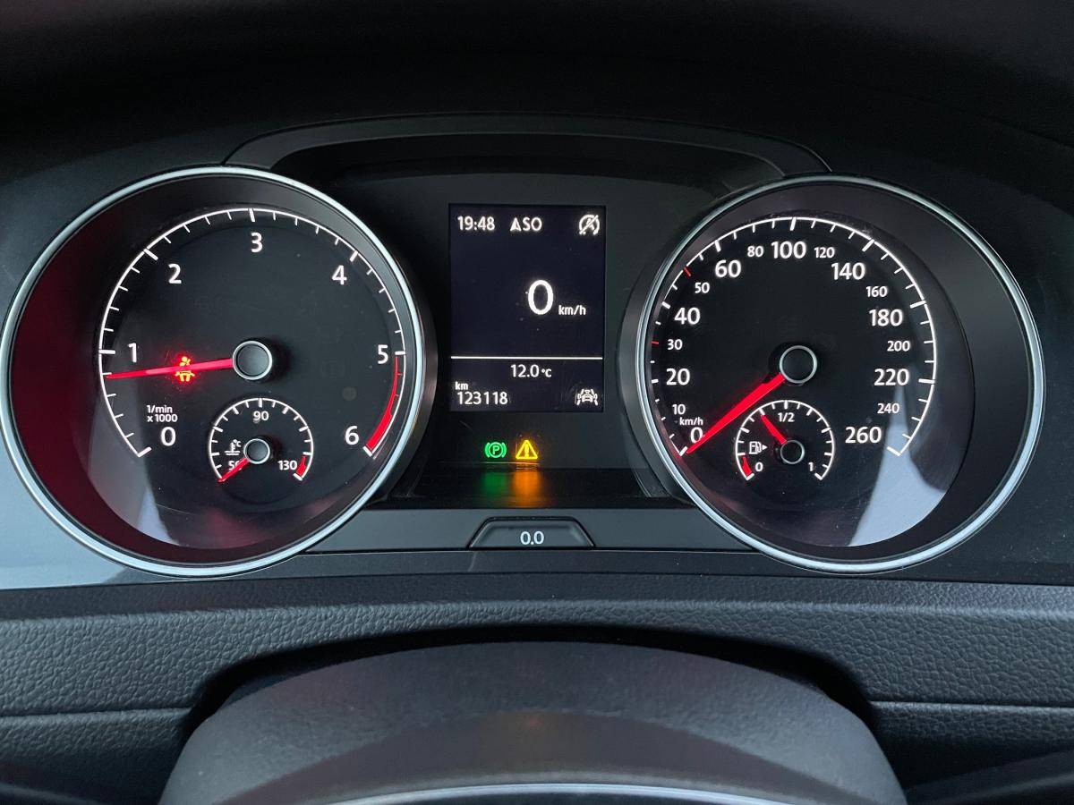volkswagen-golf-2018-diesel-1598cc