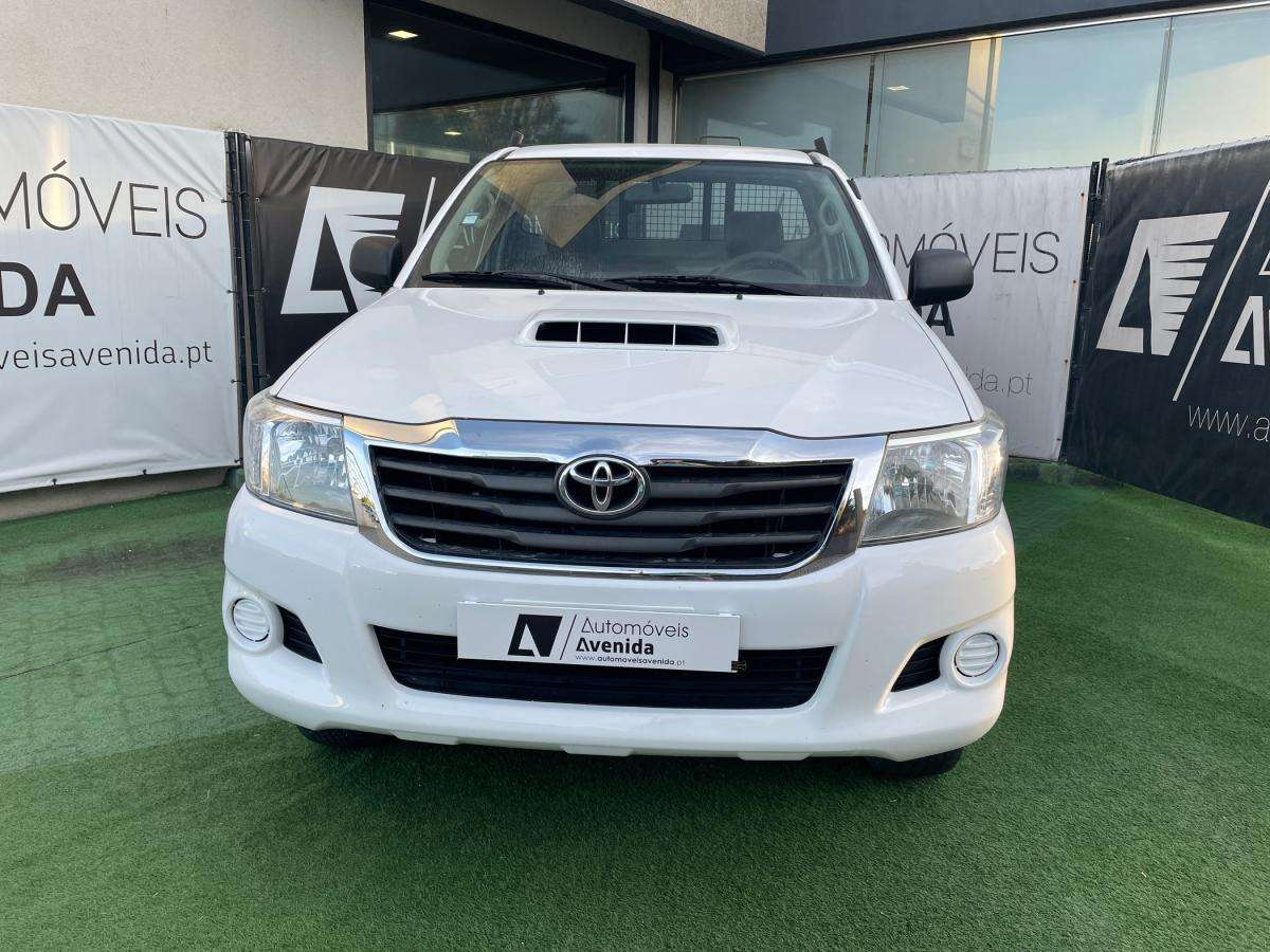 toyota-hilux-2017-diesel-2494cc