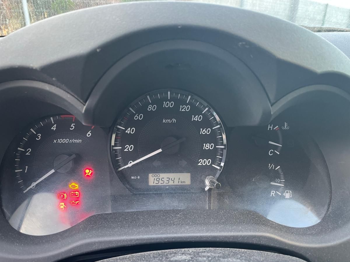 toyota-hilux-2017-diesel-2494cc