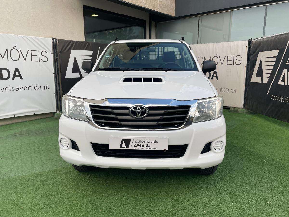 toyota-hilux-2017-diesel-2494cc