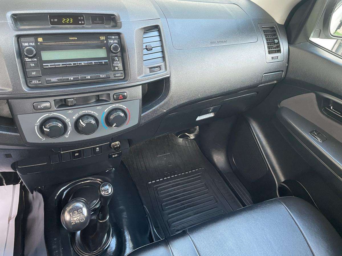 toyota-hilux-2017-diesel-2494cc