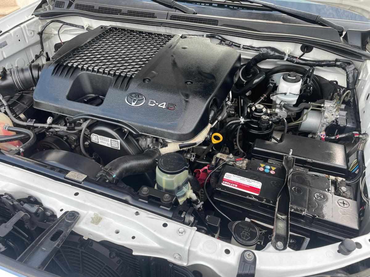 toyota-hilux-2017-diesel-2494cc