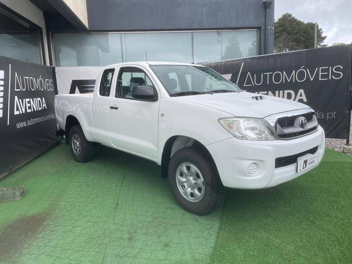 toyota-hilux-2011-diesel-2494cc