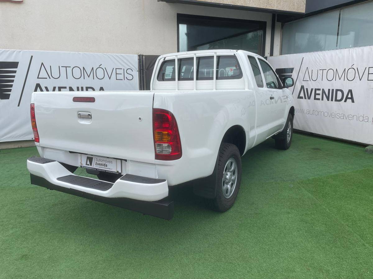 toyota-hilux-2011-diesel-2494cc