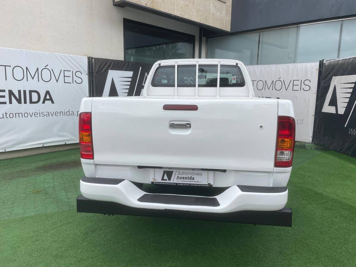 toyota-hilux-2011-diesel-2494cc