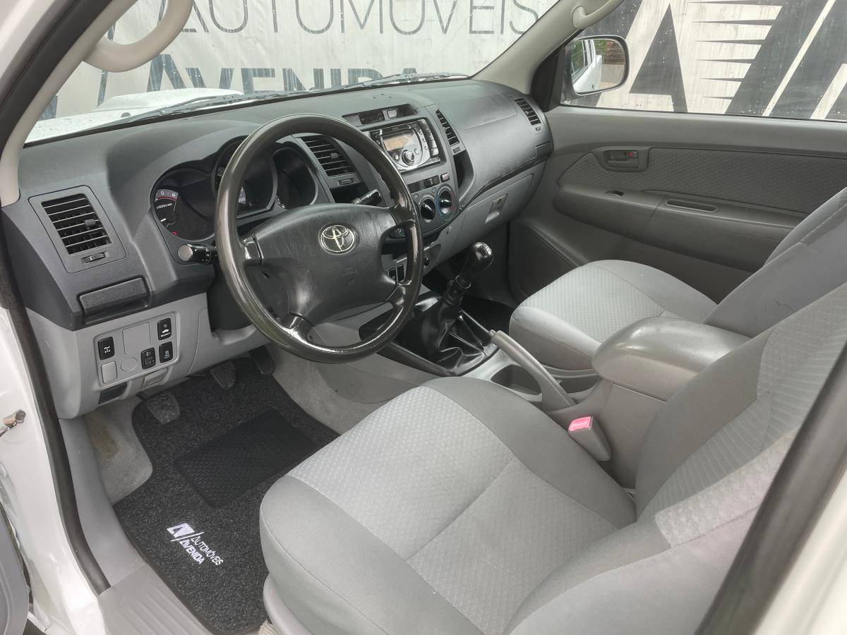 toyota-hilux-2011-diesel-2494cc