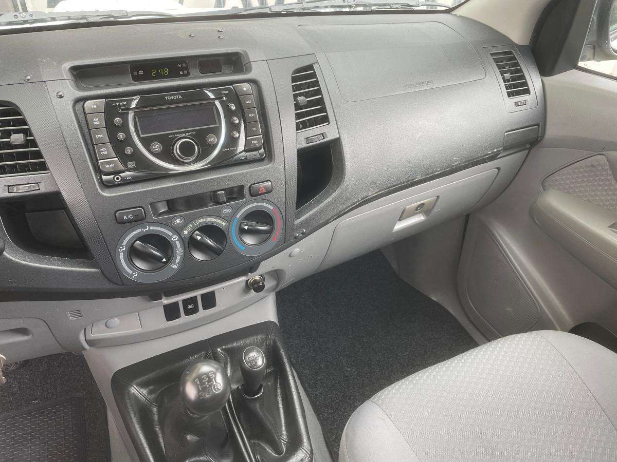 toyota-hilux-2011-diesel-2494cc