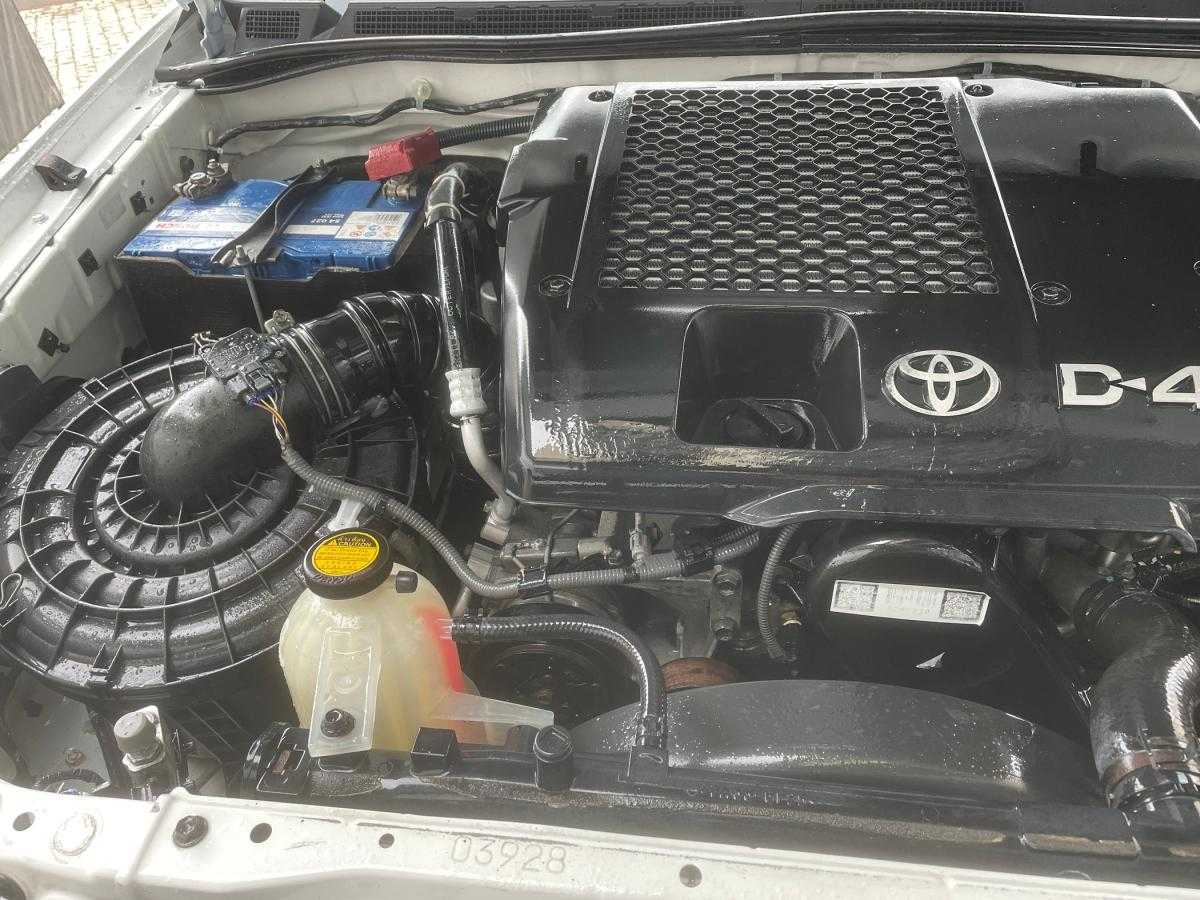 toyota-hilux-2011-diesel-2494cc