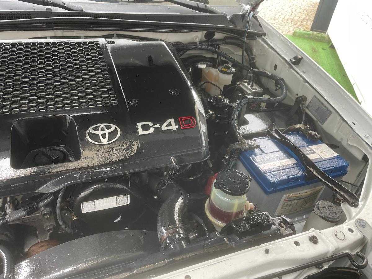 toyota-hilux-2011-diesel-2494cc
