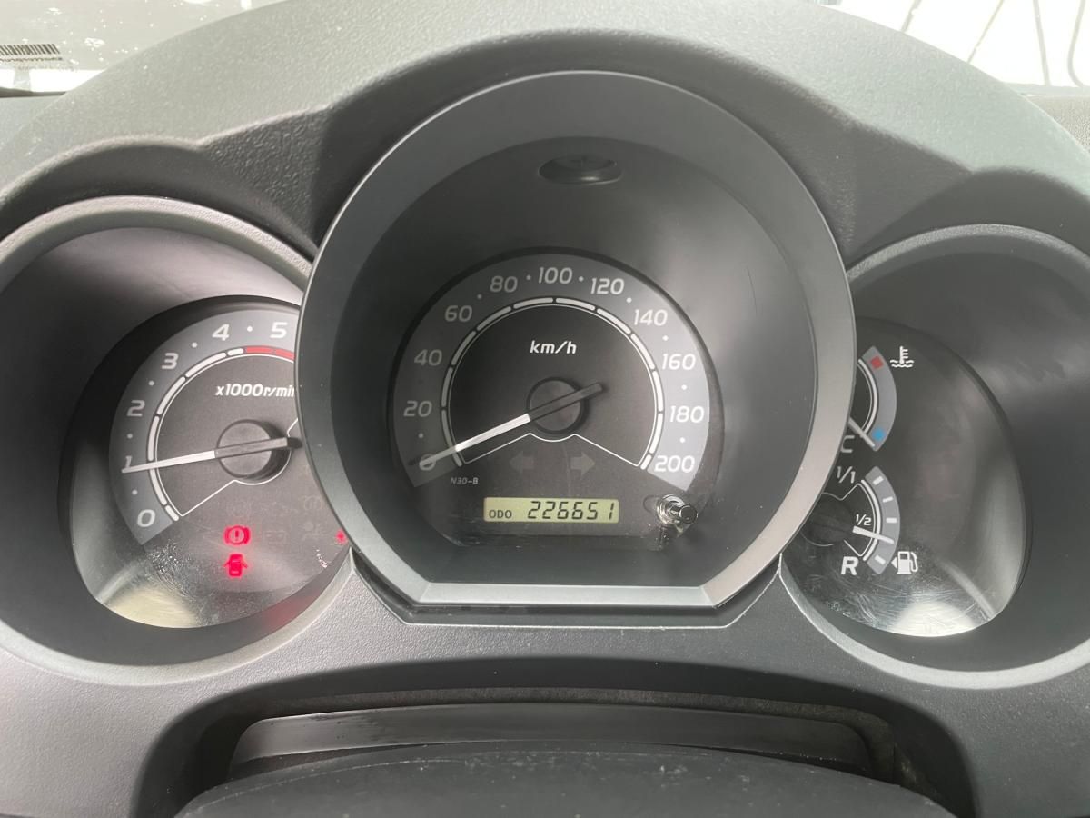 toyota-hilux-2011-diesel-2494cc