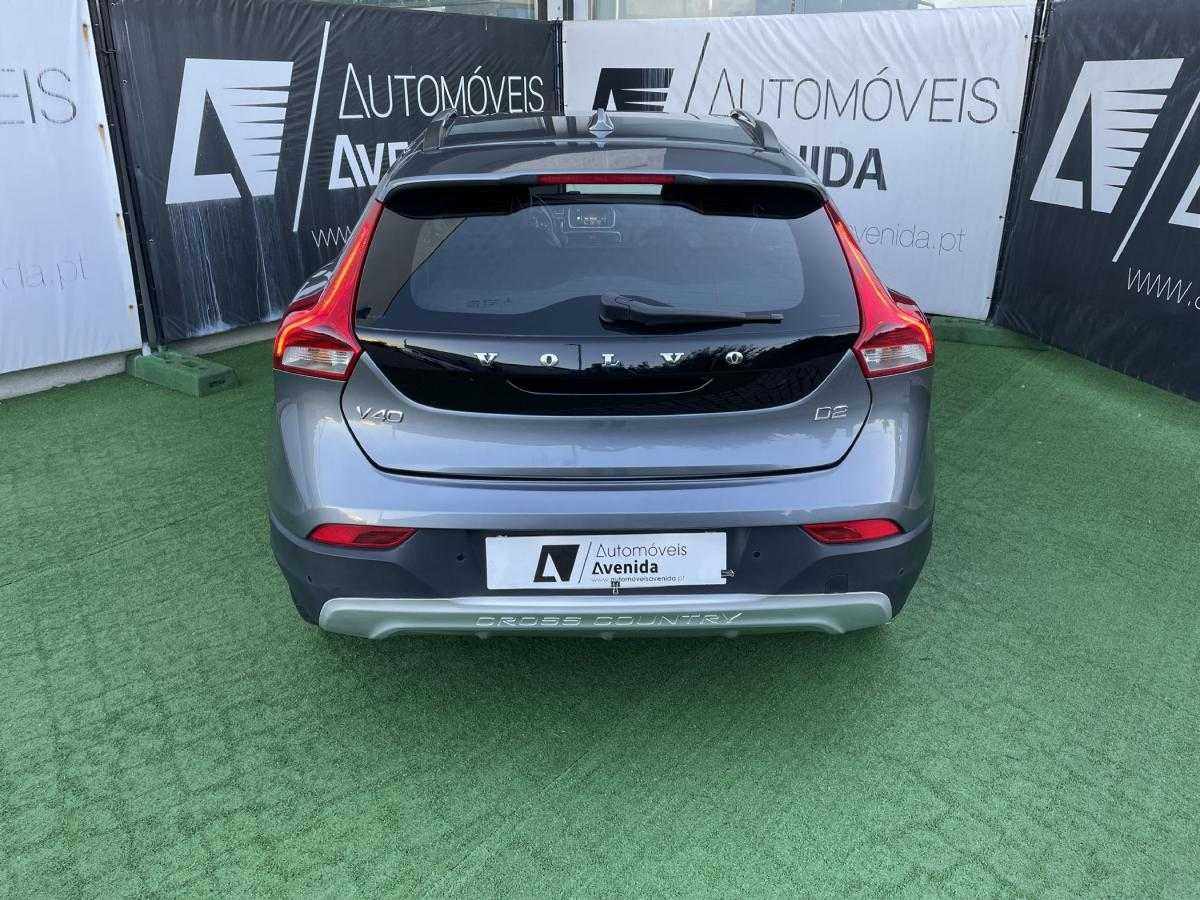 volvo-v40-2016-diesel-2000cc