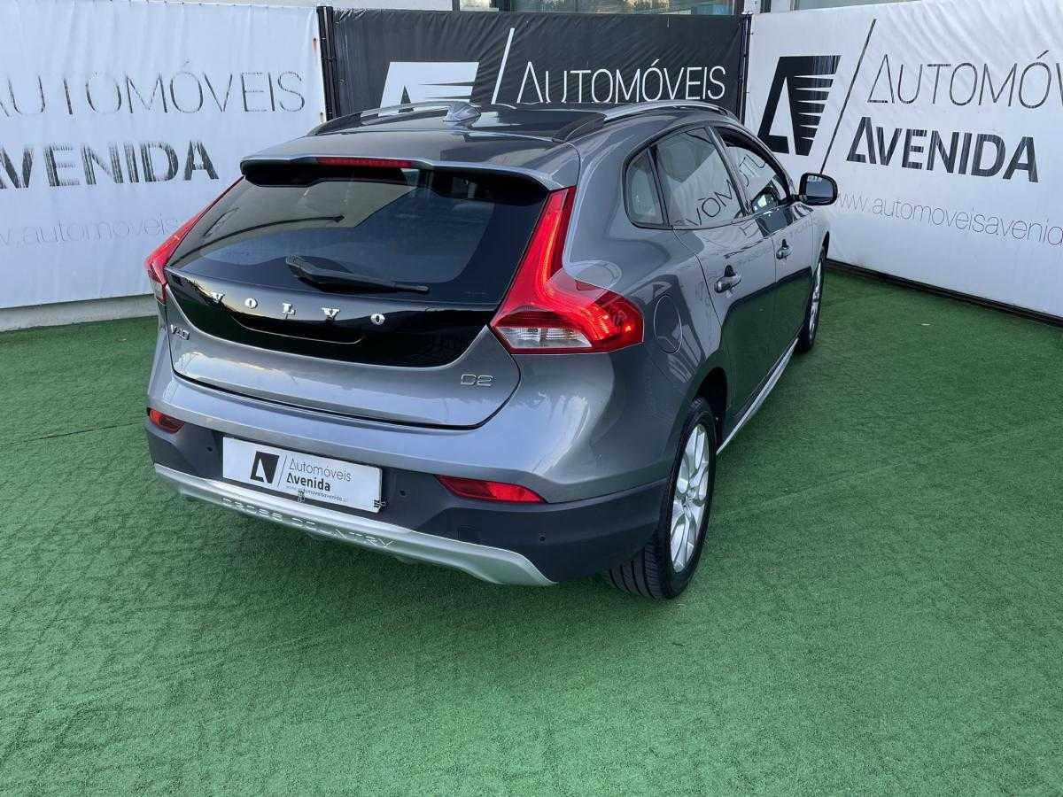 volvo-v40-2016-diesel-2000cc