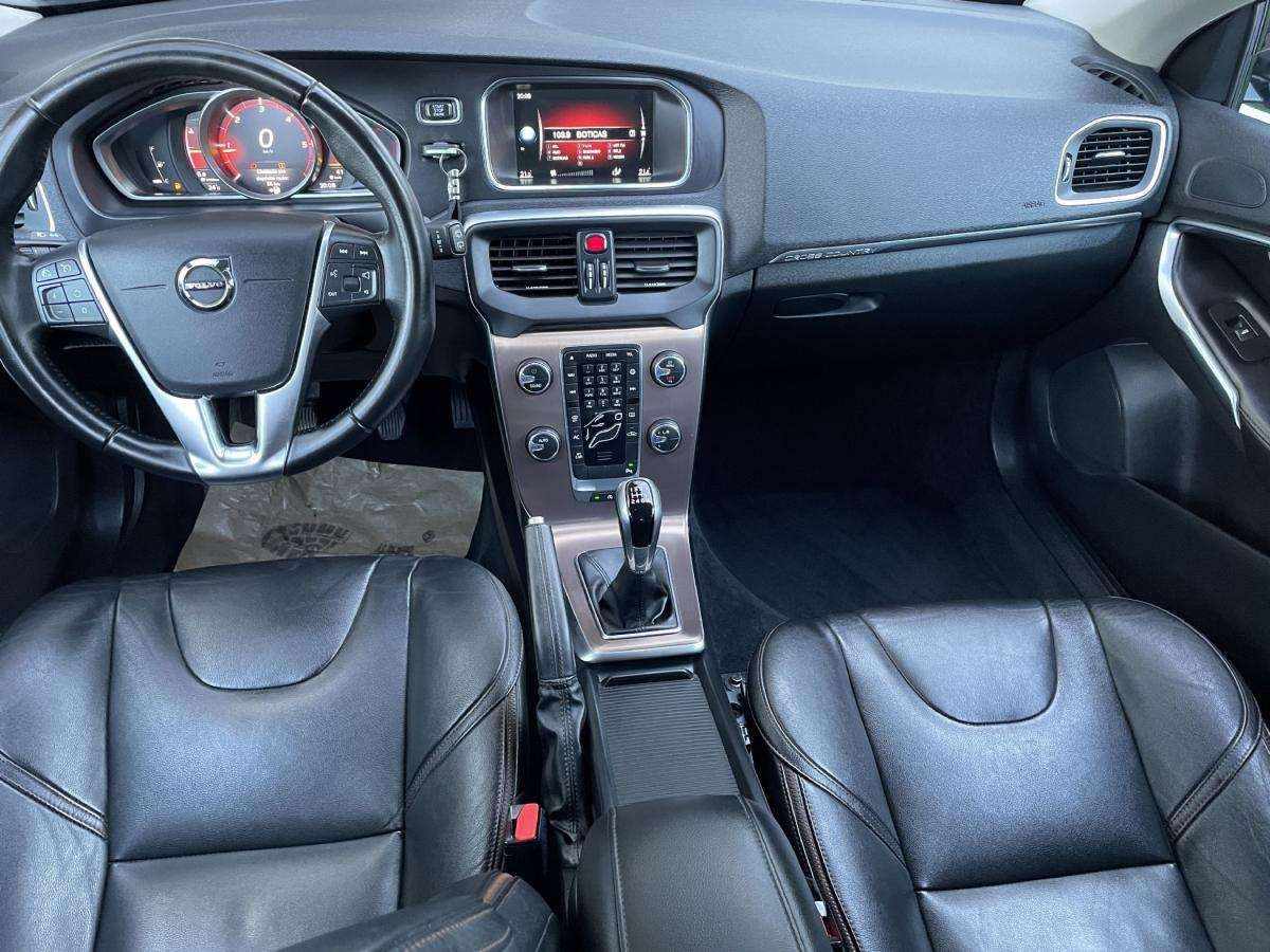 volvo-v40-2016-diesel-2000cc