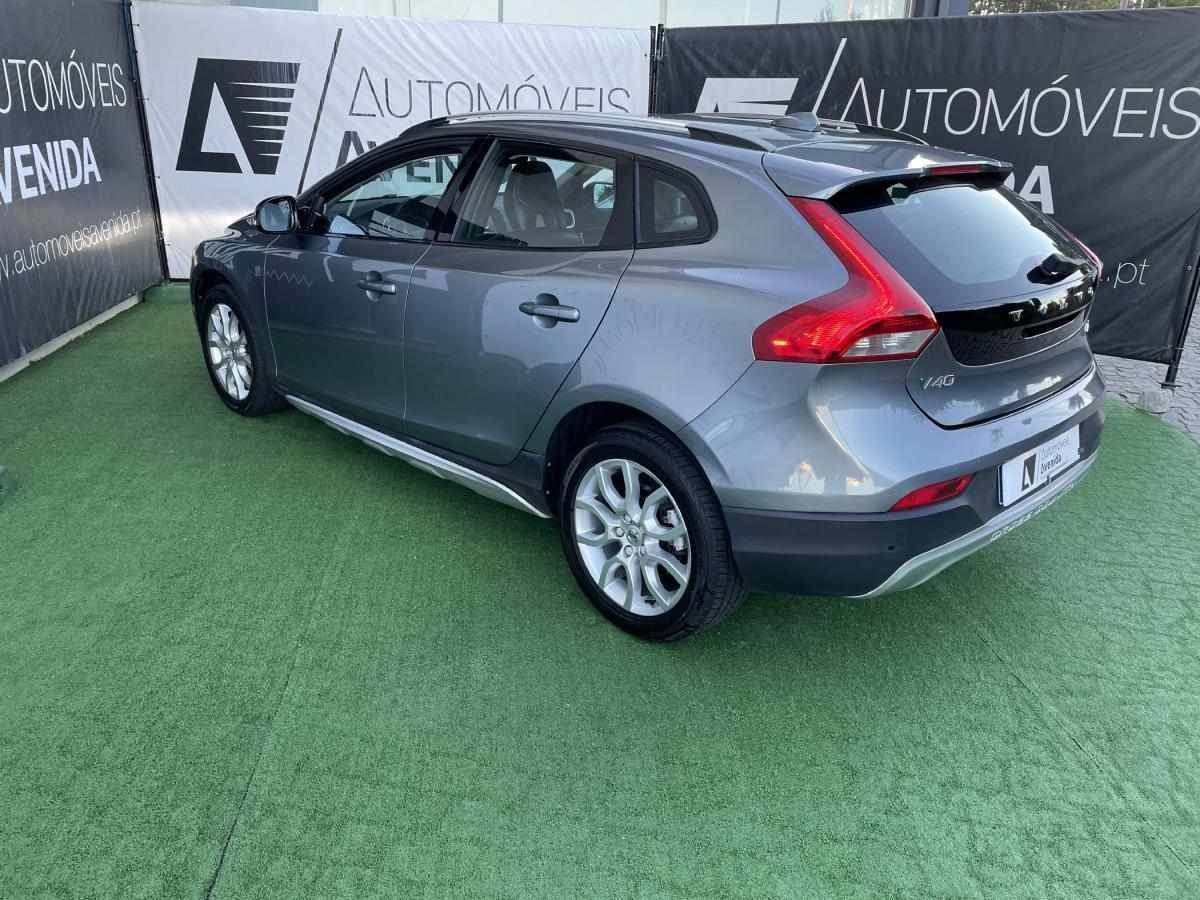 volvo-v40-2016-diesel-2000cc