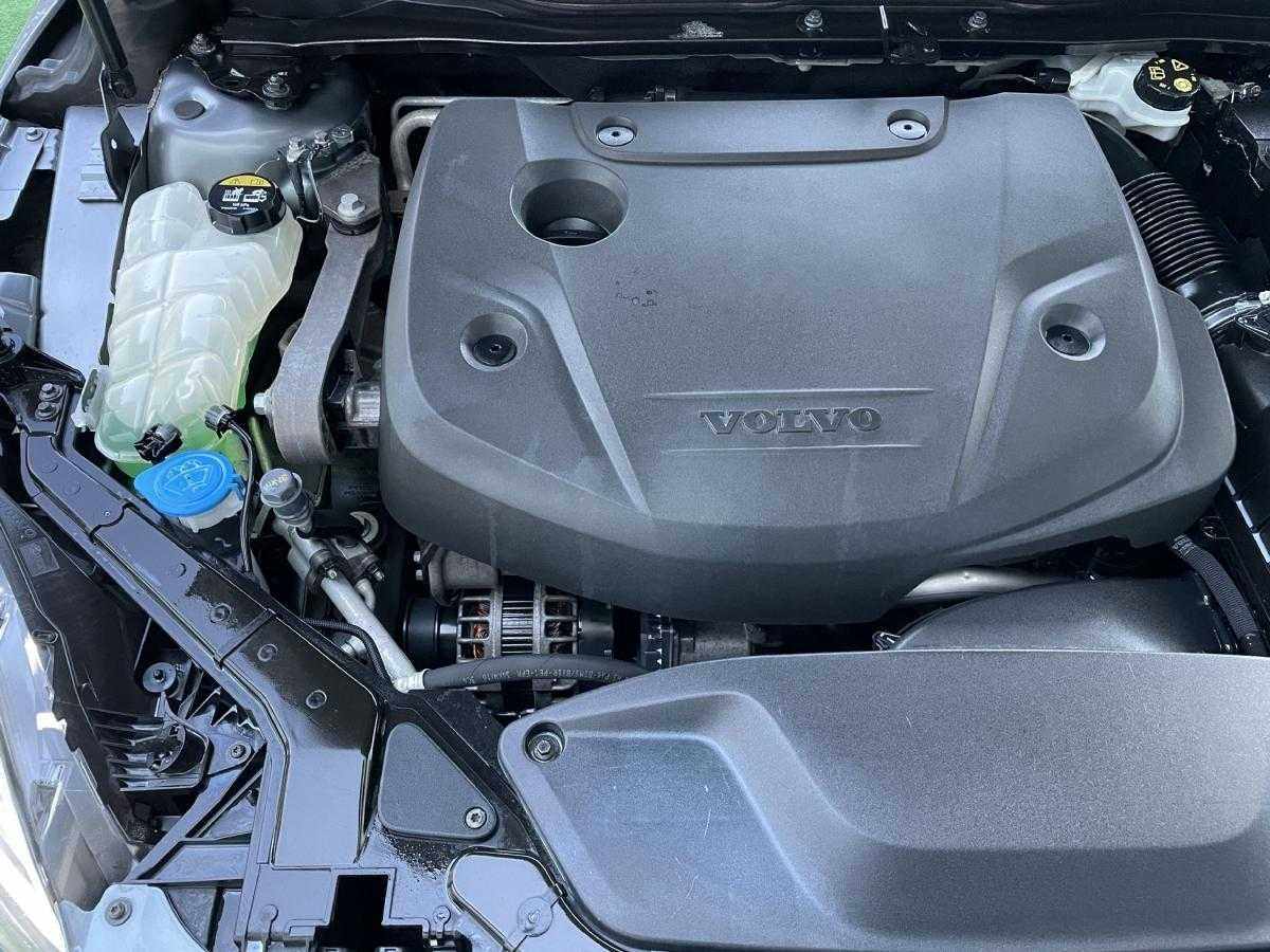 volvo-v40-2016-diesel-2000cc