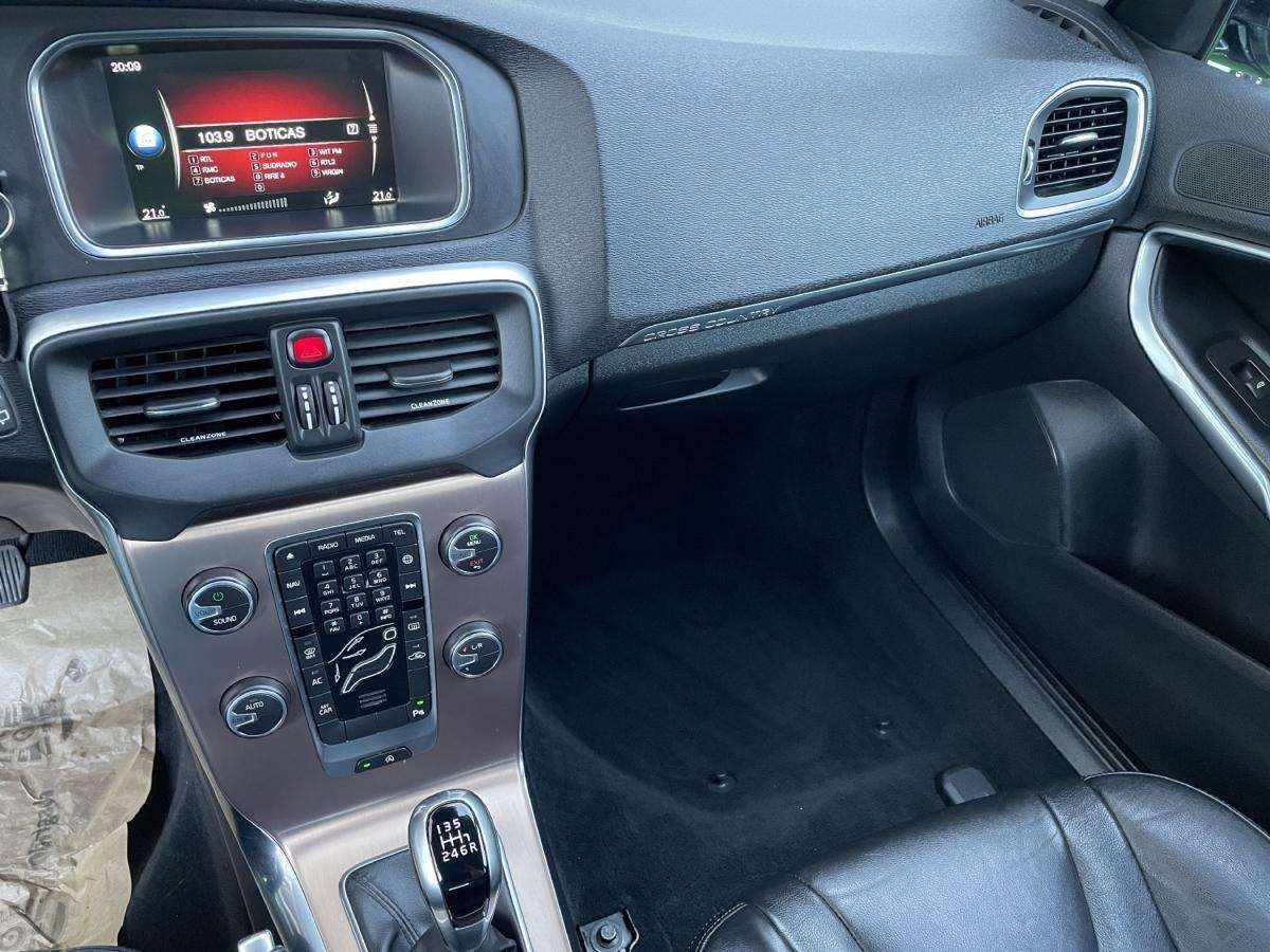 volvo-v40-2016-diesel-2000cc