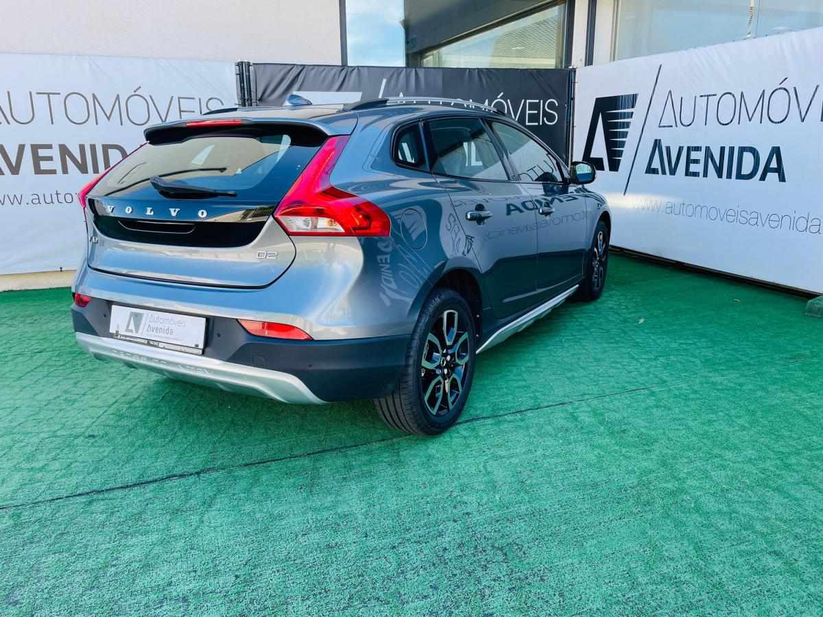 volvo-v40-2016-diesel-2000cc