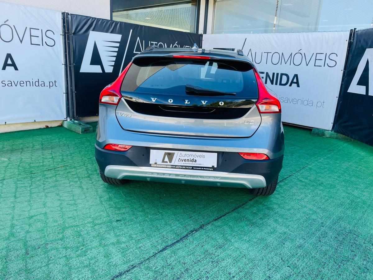 volvo-v40-2016-diesel-2000cc