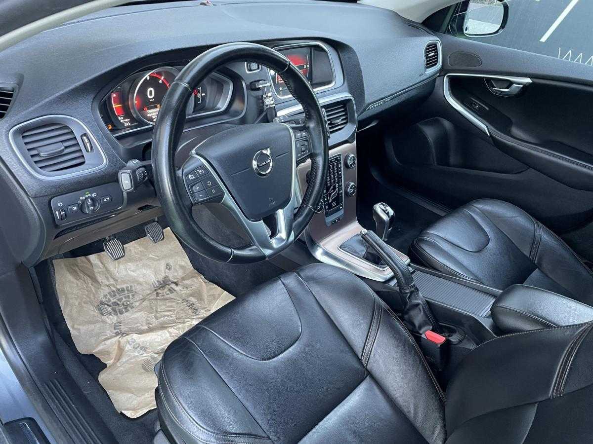 volvo-v40-2016-diesel-2000cc