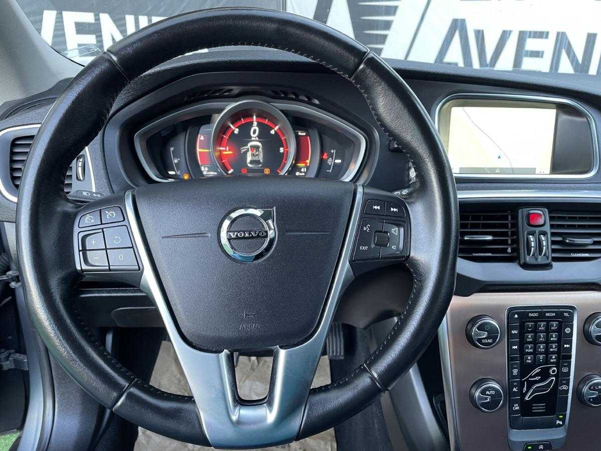 volvo-v40-2016-diesel-2000cc