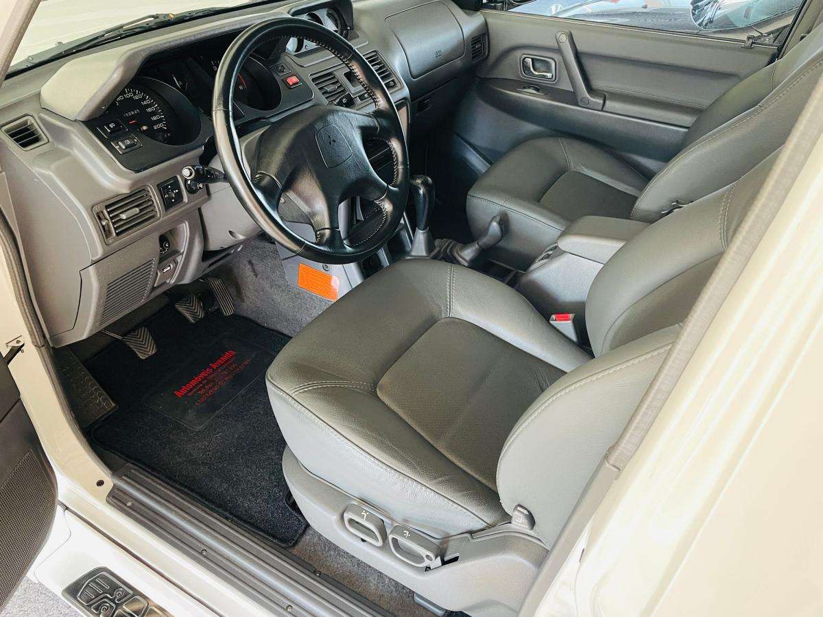 mitsubishi-pajero-2000-diesel-2835cc