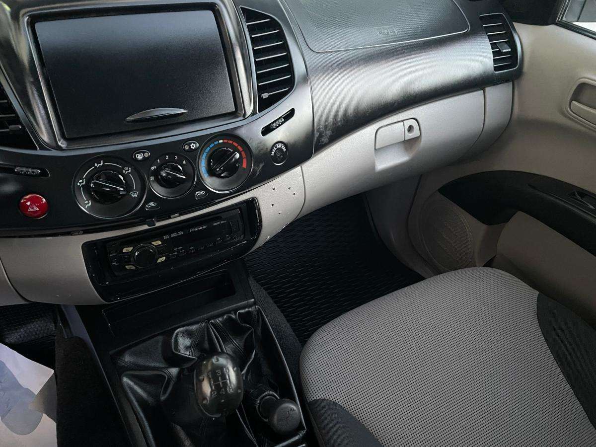 mitsubishi-l200-2011-diesel-2477cc