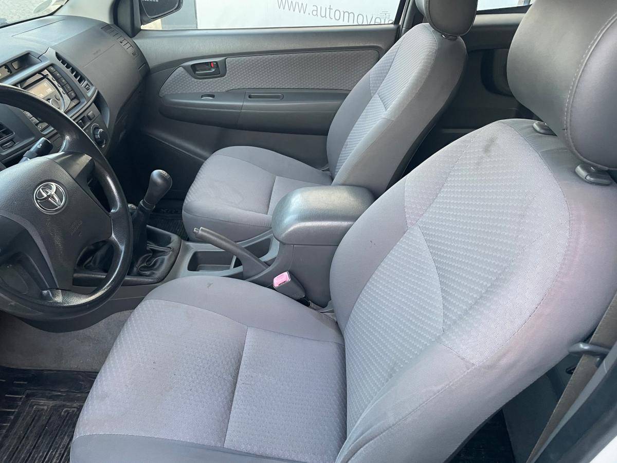 toyota-hilux-2013-diesel-2494cc