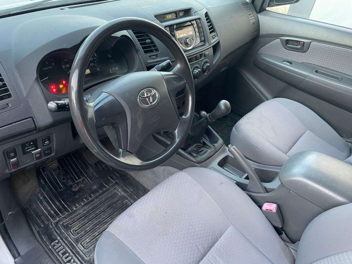 toyota-hilux-2013-diesel-2494cc