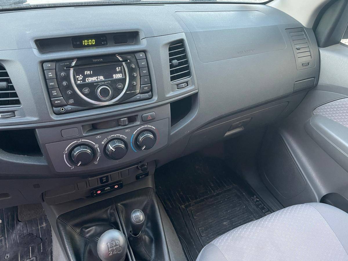 toyota-hilux-2013-diesel-2494cc