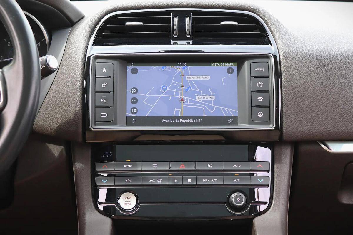 jaguar-f-pace-2018-diesel-1999cc