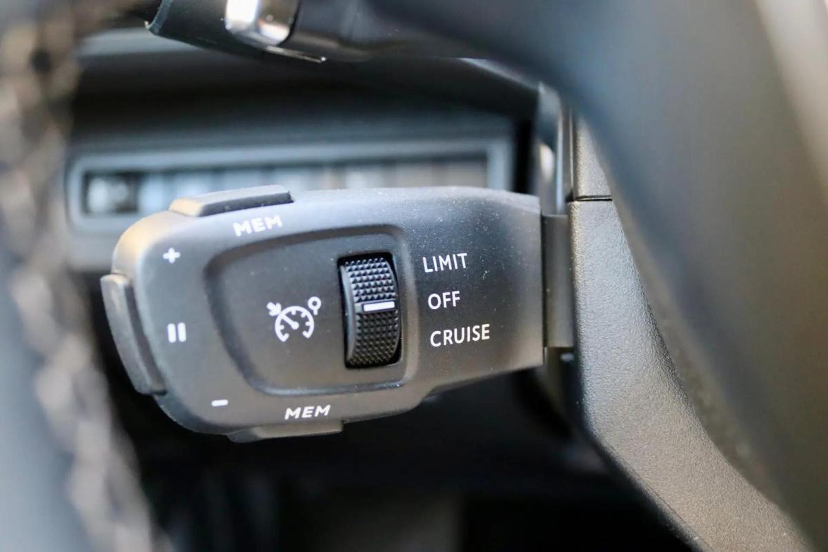 peugeot-3008-2023-hibrido-a-gasolina-1598cc