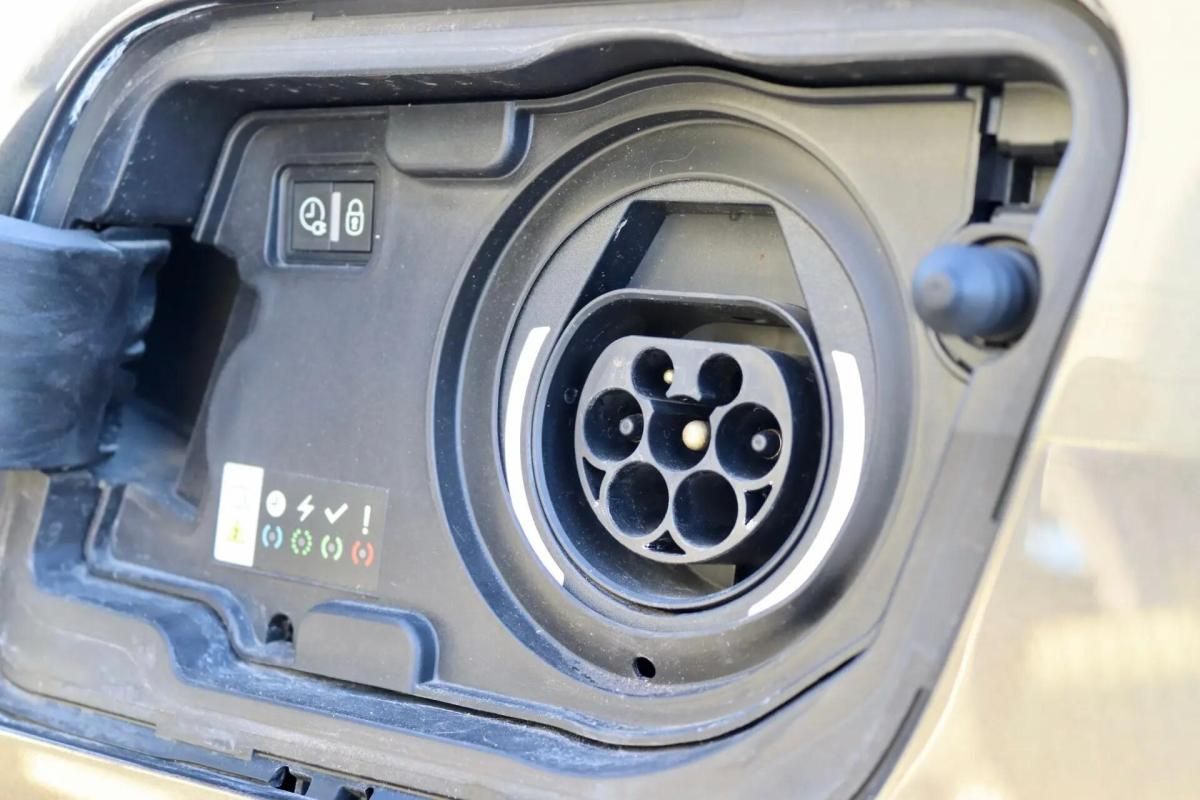 peugeot-3008-2023-hibrido-a-gasolina-1598cc