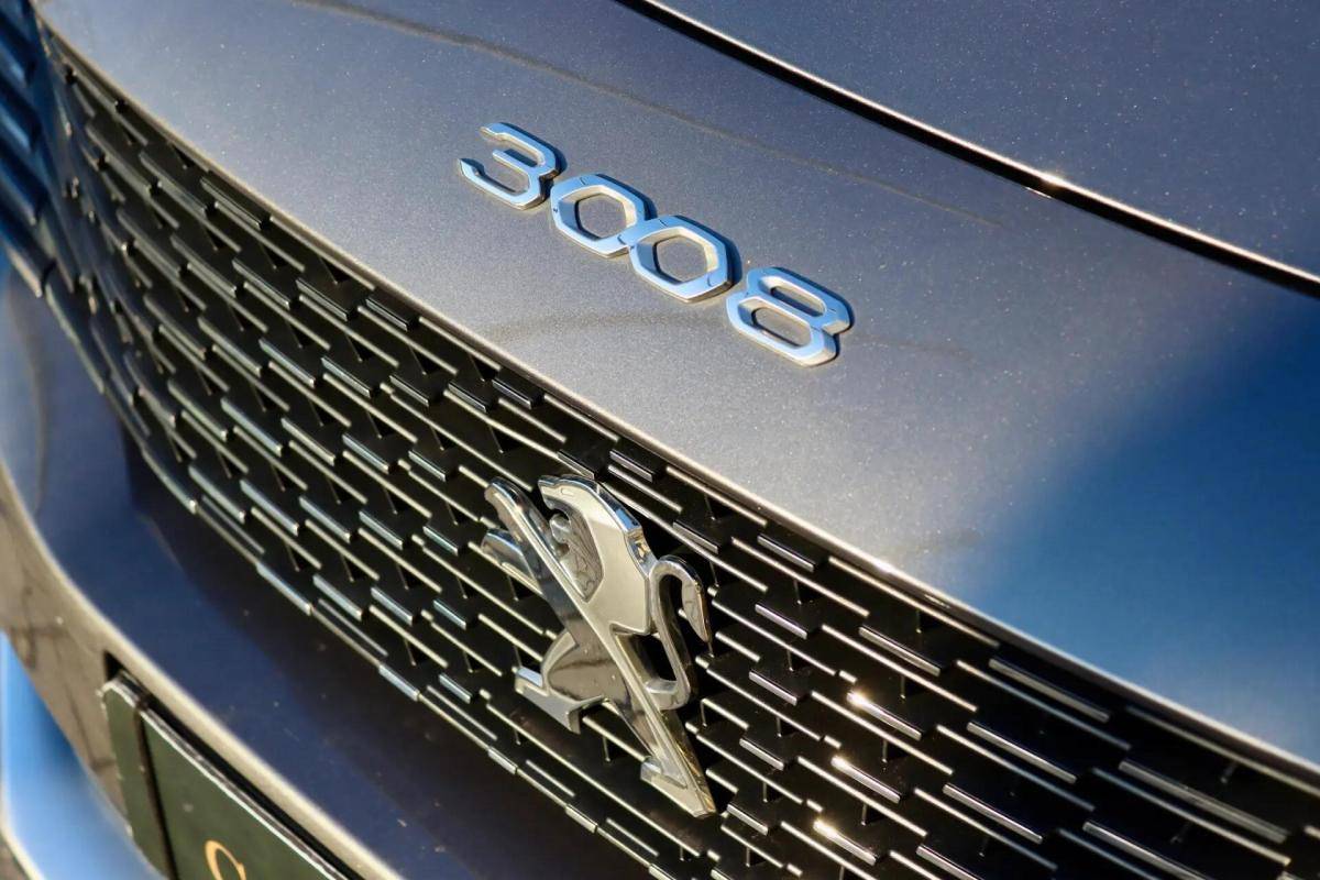 peugeot-3008-2023-hibrido-a-gasolina-1598cc