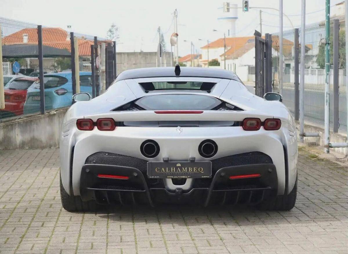 ferrari-sf90-2024-hibrido-a-gasolina-3990cc