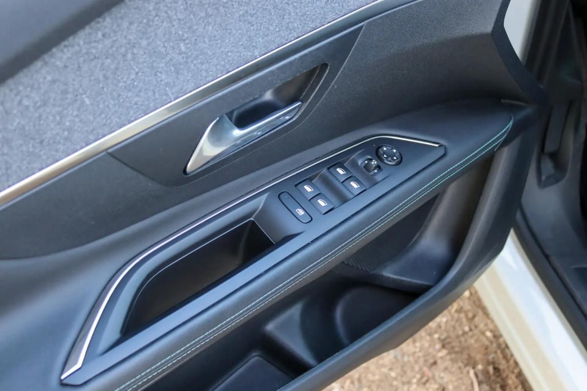 peugeot-3008-2022-hibrido-a-gasolina-1598cc
