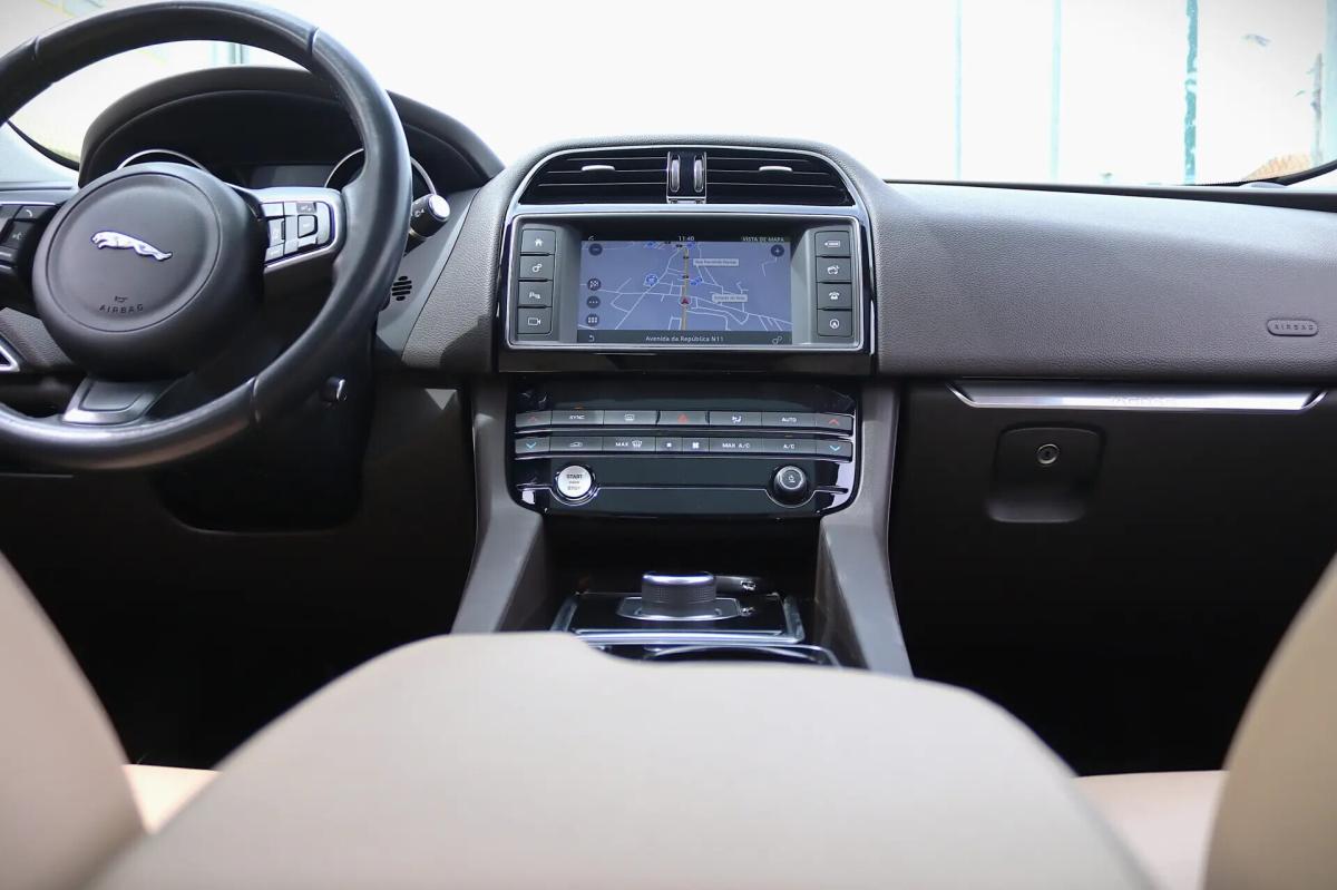 jaguar-f-pace-2018-diesel-1999cc