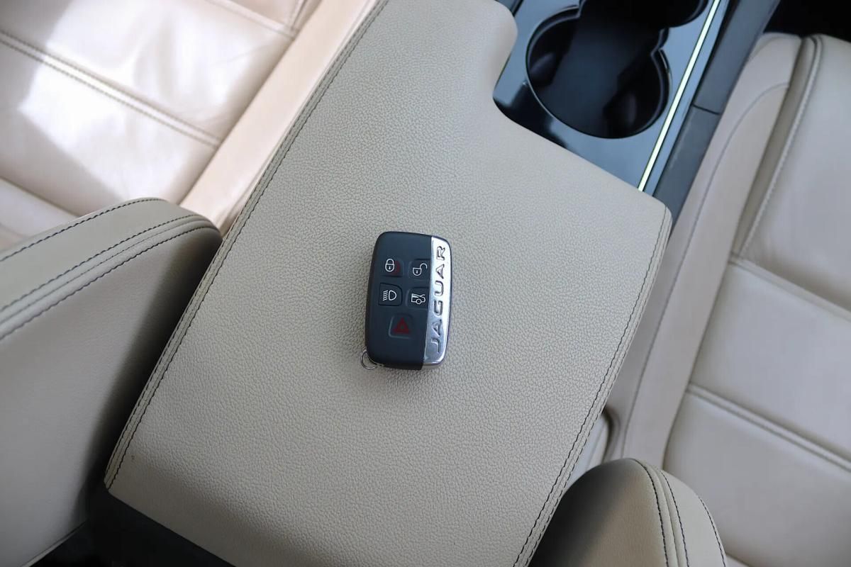 jaguar-f-pace-2018-diesel-1999cc