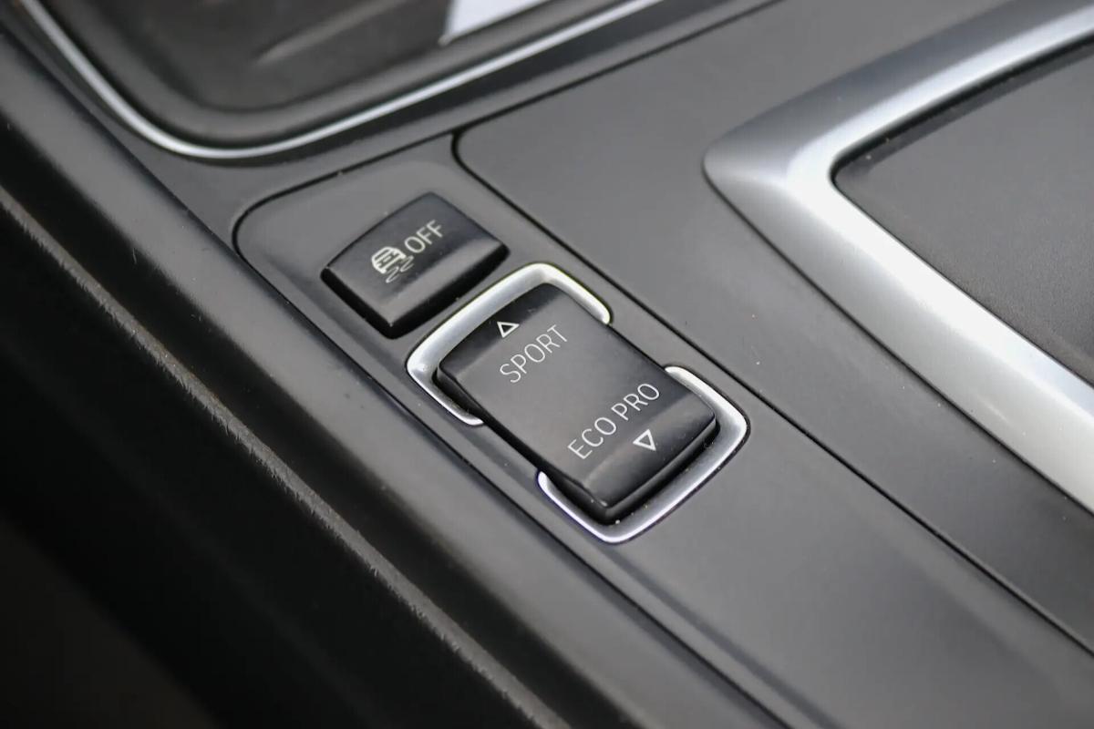 bmw-serie-3-318d-touring-2013-diesel-1995cc