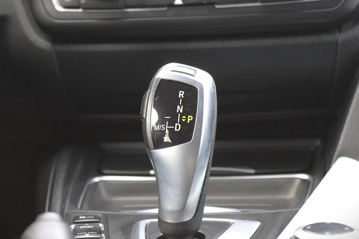 bmw-serie-3-318d-touring-2013-diesel-1995cc