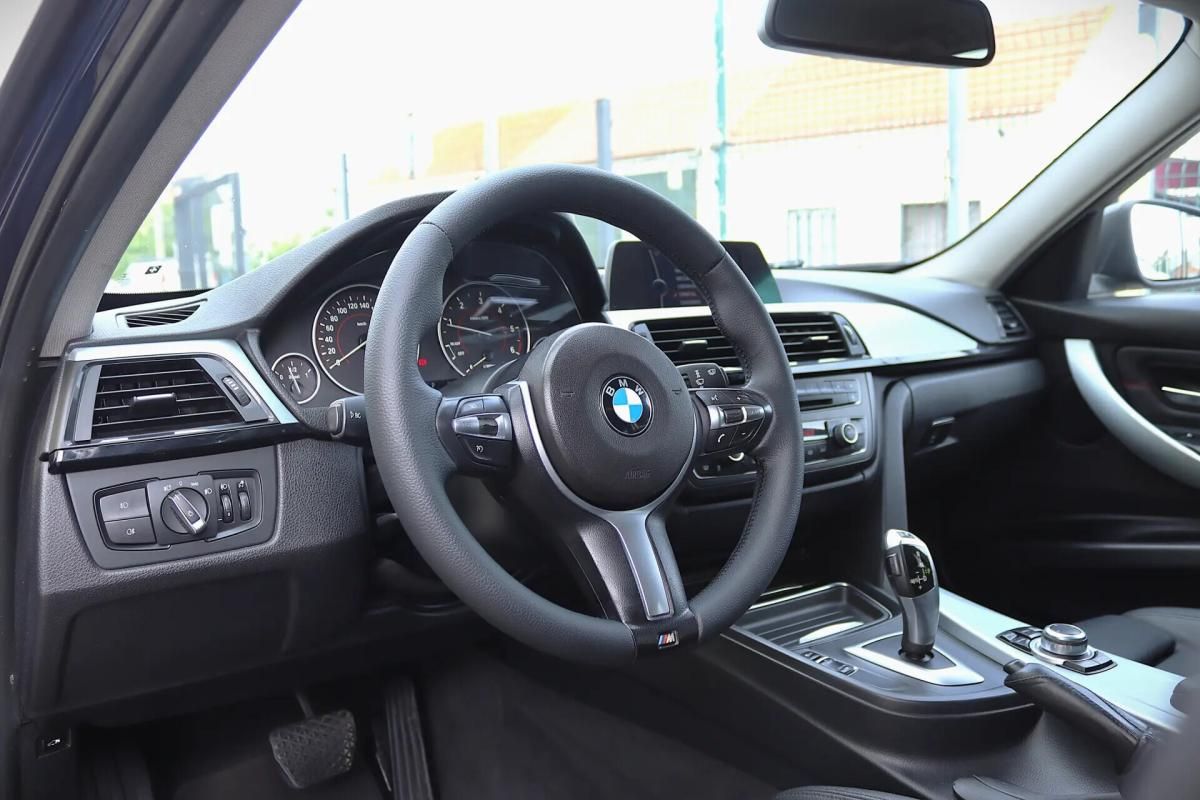 bmw-serie-3-318d-touring-2013-diesel-1995cc