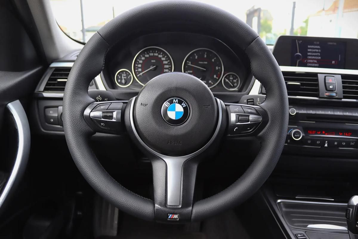 bmw-serie-3-318d-touring-2013-diesel-1995cc