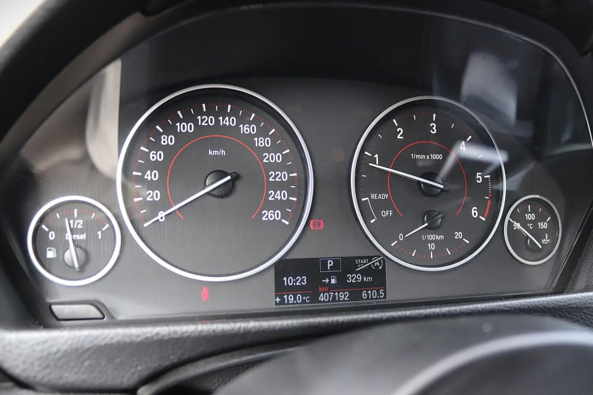 bmw-serie-3-318d-touring-2013-diesel-1995cc