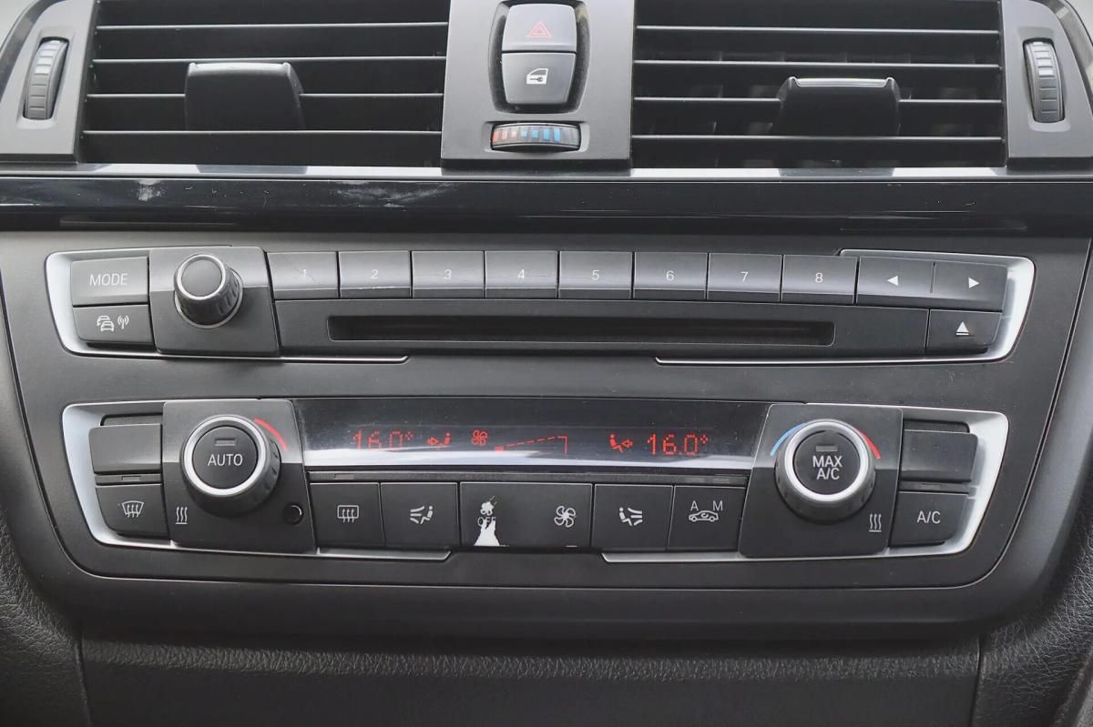 bmw-serie-3-318d-touring-2013-diesel-1995cc